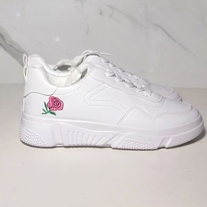 Women's white sneakers with embroidered Rose detail Size 8 -- NIB